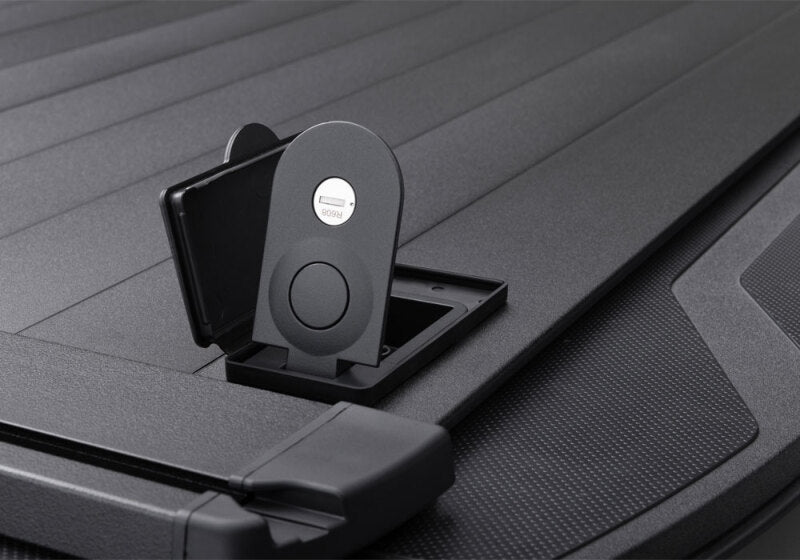 Retrax 2007-2020 Toyota Tundra CrewMax 5.5ft Bed RetraxPRO XR with Deck Rail System