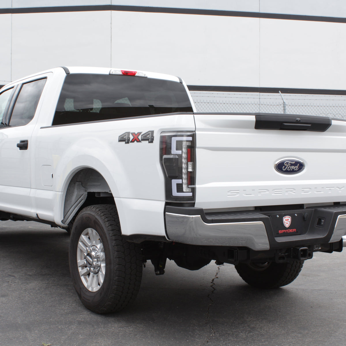 Spyder 17-18 Ford F-250 Super Duty (Excl LED Models) LED Tail Lights - Black (ALT-YD-FS17-LED-BK) 5085580